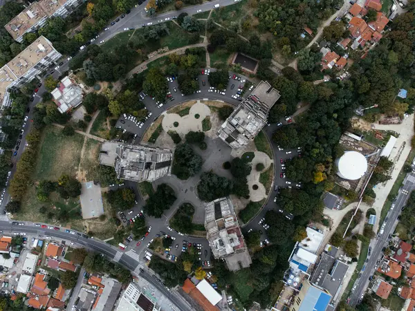 Sırbistan 'ın Belgrad kentindeki Rudo konut kuleleri ve şehir manzarasının havadan görünüşü. g.