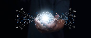 Beyin fırtınası yaratıcı fikir ve yenilik. Fikir, Beyin Fırtınası, Yenilik ve Dijital Dönüşüm Değişikliği Yönetimi şeklinde parlak liflerle beyni tutan bir iş adamı.