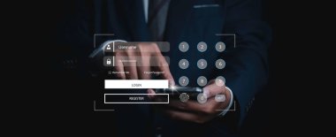 Dijital siber suçlara karşı internet yenilik teknolojisinde güvenlik. Cep telefonu kullanıcı adı ve şifre dijital işlemini kullanan bir işadamı. güvenlik interneti ve ağ oluşturma kavramı.