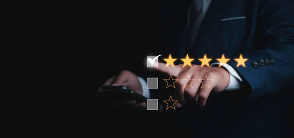Konzept Zur Kundenzufriedenheit Geschäftsmann Wählt Fünf Sterne Ikone Zufriedenheit Service — Stockfoto