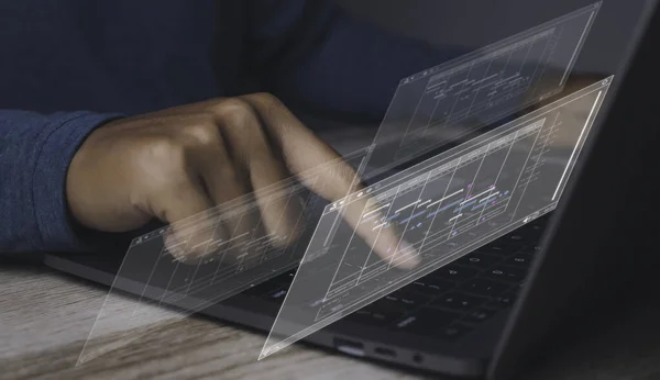 Geschäftsmann Blättert Auf Virtuellem Bildschirm Seinem Laptop Prozessziele Innovation Operations — Stockfoto