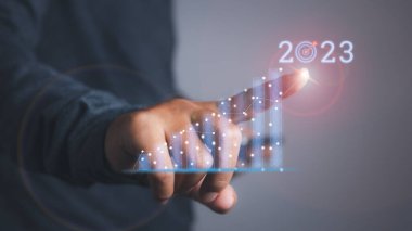 Hedefteki başarı stratejisi hedefi ve planı. Borsa, iş büyümesi, ilerleme ya da başarı. Piyasa grafiği ve finansal kar borsası gelişimi.