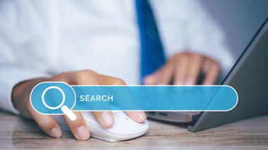 İş araması, Data Search Technology Arama Motoru optimizasyonu. İş adamı internet veri bilgi ağı tarama işi arıyor.