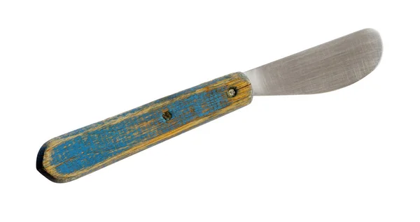 白い背景に隔離された青い木製のハンドルを持つ古いバターナイフ — ストック写真
