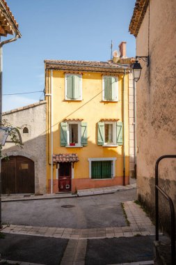 Fransa 'nın Provence Alpes Cote d' Azur bölgesindeki Var departmanındaki Noules manzarası.