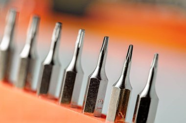 Torks manyetik hassas tornavida bitlerinin beyaz arkaplandaki ayrıntıları