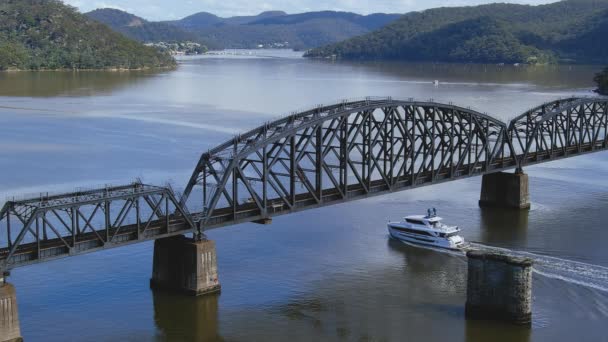 Cruiser Going Bridge Slowly Hawkesbury River Nsw Borooklyn Uhd Sec — Stock Video