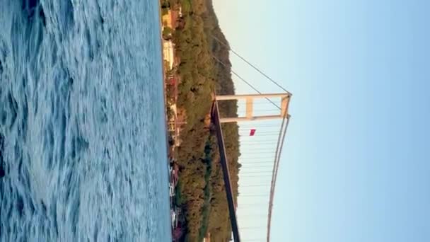 Stambuł Turcja Sierpnia 2023 Fatih Sultan Mehmet Bridge View Boat — Wideo stockowe