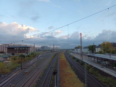 Sabah Düsseldorf 'taki banliyö tren istasyonu
