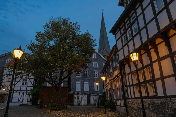 Miejsce Zabytkowymi Budynkami Muru Pruskiego Wieżą Kościelną Starym Centrum Hattingen — Zdjęcie stockowe
