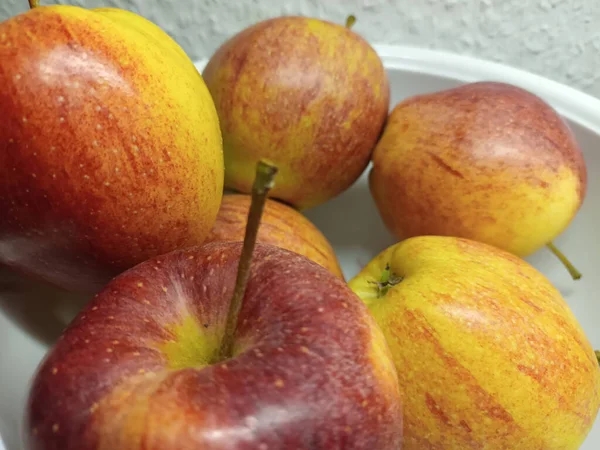 stock image Fresh red apples in a bowl