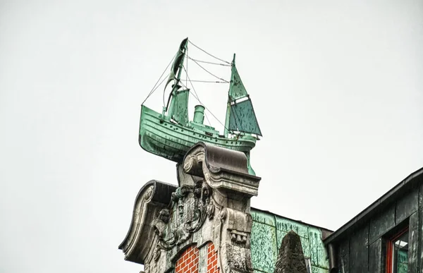 함부르크의 역사적 세워진 조각품 — 스톡 사진