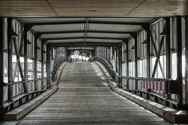 ハンブルク港の歴史的な海外橋で — ストック写真