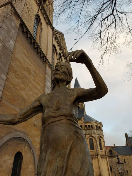 Estatua Histórica Cerca Una Iglesia Roermond — Foto de Stock