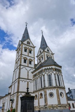 Boppard 'daki eski bir kilisenin iki kulesi.