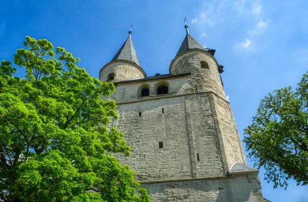 Pohled Zepředu Dvě Věže Historického Kostela Gosláru — Stock fotografie