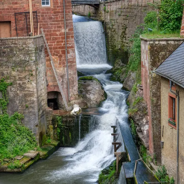 Cachoeira Moinho Centro Histórico Saarburg Junto Rio Saar — Fotografia de Stock