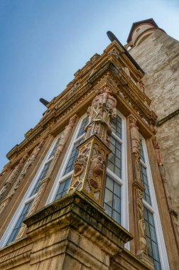 Hildesheim 'daki pazar meydanında tarihi bir ev.