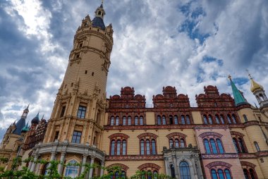 Schwerin 'deki tarihi kalede cepheye ve kuleye