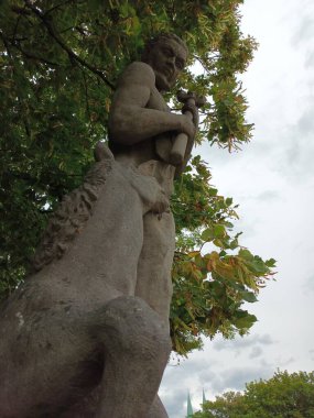 Lbeck 'teki tarihi Puppenbrcke köprüsünde heykel