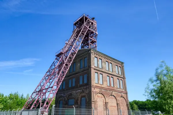 Oberhausen Sterkrade 'deki eski bir kömür madeninin tarihi iskeleti.