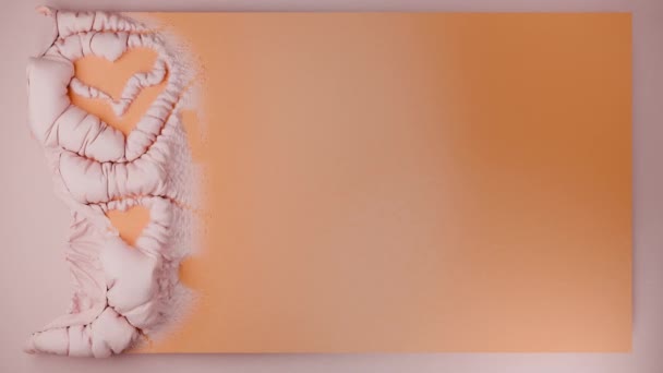 バレンタインデーのための3Dアニメーション ベッドスプレッド 繊細なピンク色の織物 テキストとハートのシンボルが表示されます バレンタインデー — ストック動画