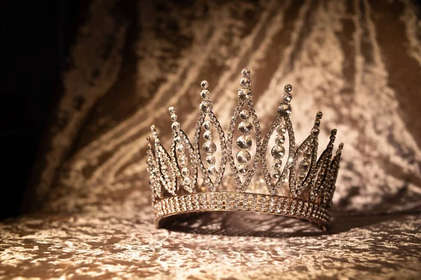 Luksusowa Złota Korona Glamour Diadem Dla Królowej Panny Młodej Księżniczki — Zdjęcie stockowe