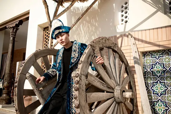 Stock image Kazakh man in national ethnic costume with chapan