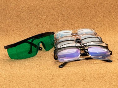 Görüşü iyileştirmek ve korumak için farklı gözlük türleri