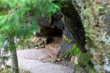 Wisconsin 'de bir eyalet parkındaki mağaraya giriş.