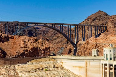 Hower barajı, Colorado Nehri üzerindeki köprü Nevada ve Arizona arasında.