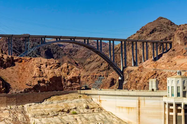 Hower barajı, Colorado Nehri üzerindeki köprü Nevada ve Arizona arasında.