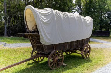 Amerika 'ya yerleşmek için ilk öncüler tarafından kullanılan eski, tarihi bir araba.