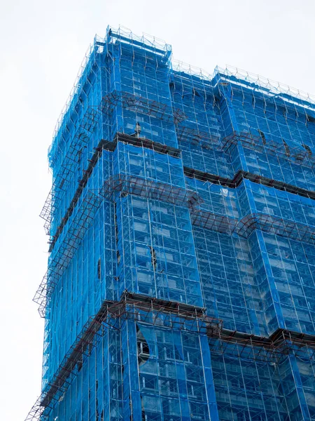 Gebouw Aanbouw Omwikkeld Blauw Veiligheidsnet — Stockfoto