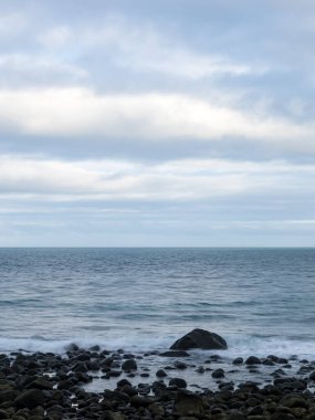Tayvan 'da sisli deniz ve kayalara uzun süre maruz kalma.