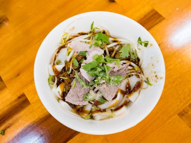 Düz hakka eriştesi..