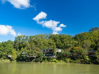 Emei Kasabası, Hsinchu İlçesi, Tayvan 'da göl manzarası.