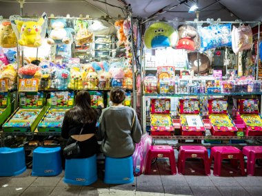 Taipei, Tayvan - 3 Aralık 2022: Ningxia Road Night Market cephesi 3 Aralık 2022 'de Tayvan' ın Taipei kentinde..