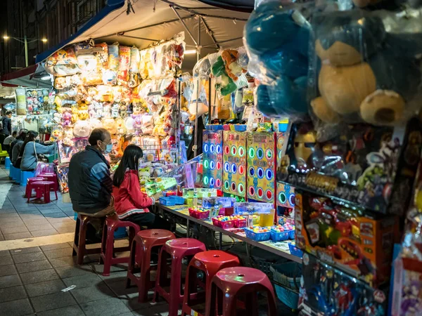 Taipei, Tayvan - 3 Aralık 2022: Ningxia Road Night Market cephesi 3 Aralık 2022 'de Tayvan' ın Taipei kentinde..