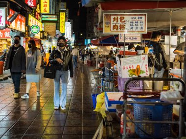 Taipei, Tayvan - 3 Aralık 2022: Ningxia Road Night Market cephesi 3 Aralık 2022 'de Tayvan' ın Taipei kentinde..