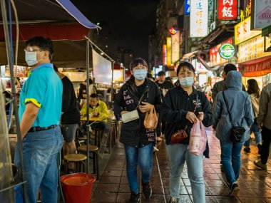 Taipei, Tayvan - 3 Aralık 2022: Ningxia Road Night Market cephesi 3 Aralık 2022 'de Tayvan' ın Taipei kentinde..