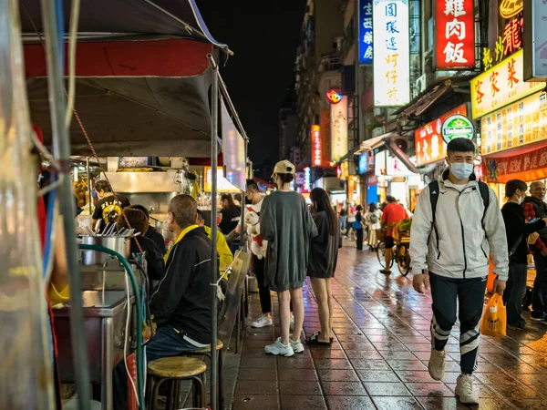 stock image Taipei, Taiwan - December 3,2022: Ningxia Road Night Market facade on December 3,2022 in Taipei,Taiwan.The snack stalls and other shops are known for their friendly service, making this a popular spot.