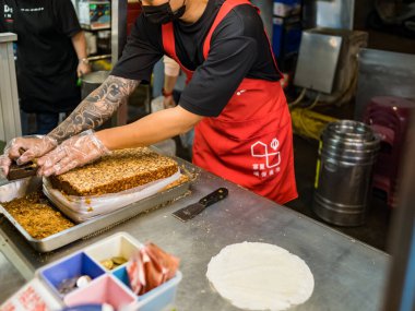 Taipei, Tayvan - 3 Aralık 2022: Ningxia Road Night Market cephesi 3 Aralık 2022 'de Tayvan' ın Taipei kentinde..