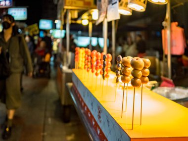 Taipei, Tayvan - 3 Aralık 2022: Ningxia Road Night Market cephesi 3 Aralık 2022 'de Tayvan' ın Taipei kentinde..