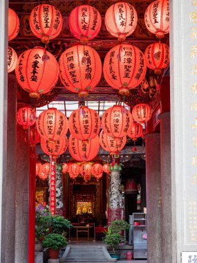 Taoyuan, Tayvan - 16 Ekim 2022: Daxi eski caddesi, Taoyuan, Tayvan 'ın en eski gelişmiş bölgesi. Japon işgali sırasında inşa edilen kurutulmuş tofu ve Barok mimarisi ile ünlüdür..