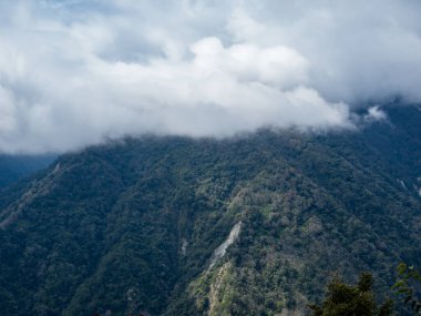 Taitung, Tayvan 'daki Güney Çapraz Ada Otoyolu' nun manzarası.