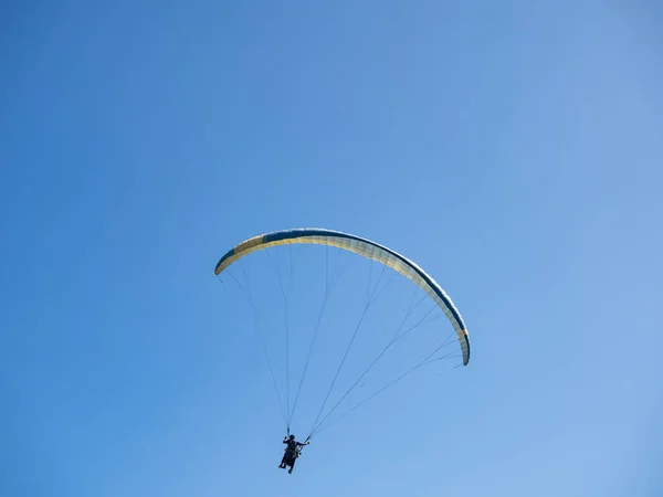 Paralotnia Błękitnym Niebie Tajwanie — Zdjęcie stockowe