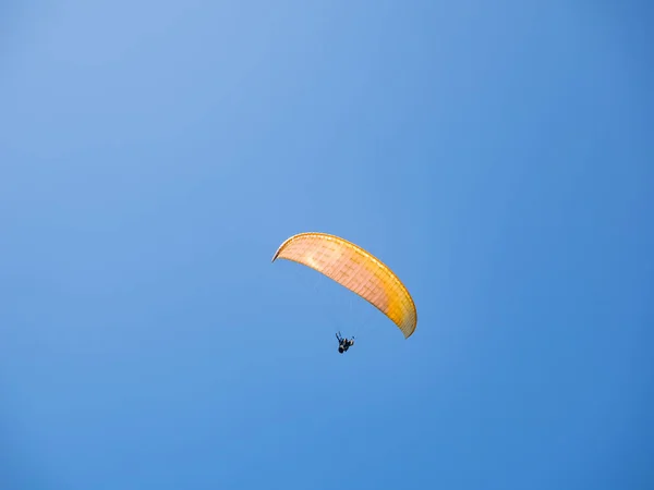 Paraglider Modré Obloze Tchaj Wanu — Stock fotografie