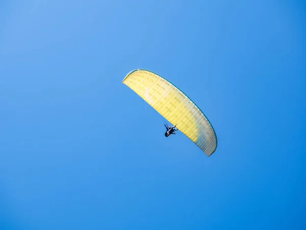 Paraglider Den Blå Himlen Taiwan — Stockfoto