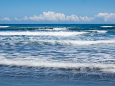 Tayvan 'da sisli kumsala uzun süre maruz kalma.